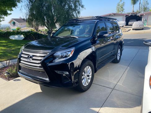 Used 2018 Lexus GX 460 Premium image 2