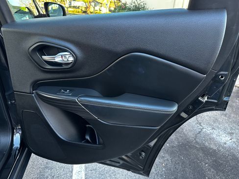 Used 2014 Jeep Cherokee Limited w/ Technology Group image 14