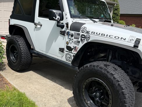 Used 2017 Jeep Wrangler Rubicon w/ Power Convenience Group AWD/4WD image 1