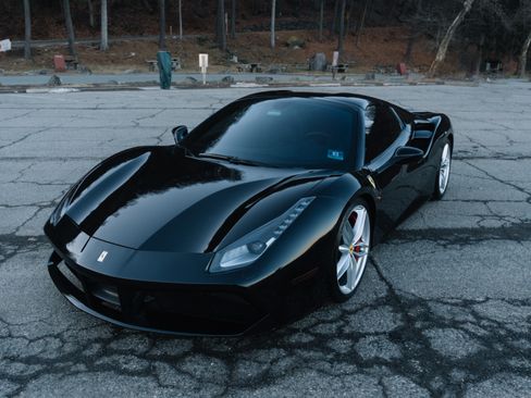 Used 2018 Ferrari 488 Spider image 1