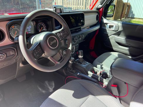 Used 2024 Jeep Wrangler Unlimited Sport AWD/4WD image 8