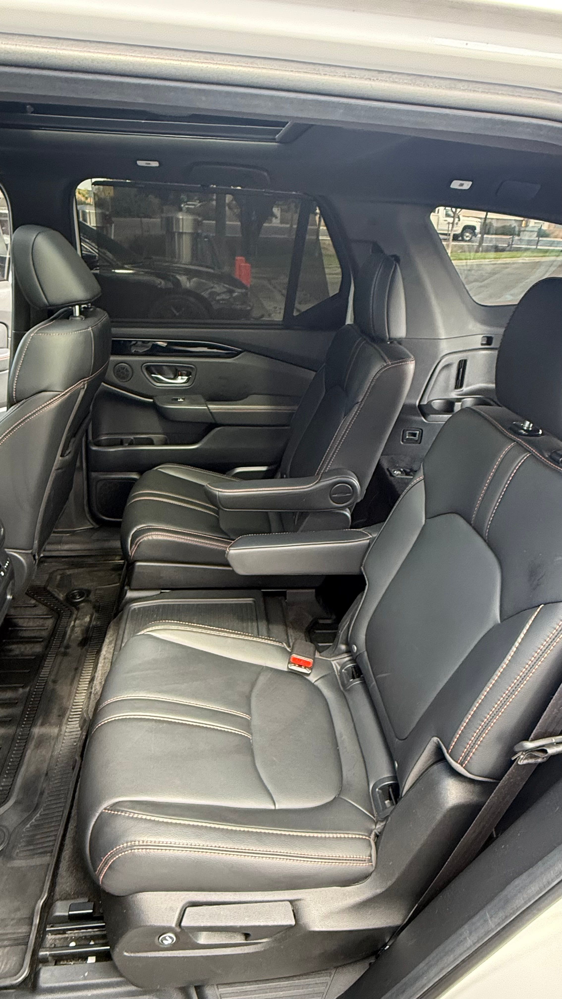 Used 2025 Honda Pilot TrailSport image 14