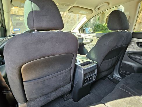 Used 2017 Nissan Murano SV image 2