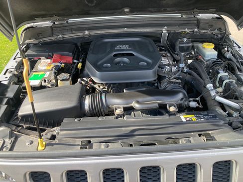 Used 2020 Jeep Wrangler Unlimited Sahara w/ Uconnect 4C Nav & Sound Group image 15