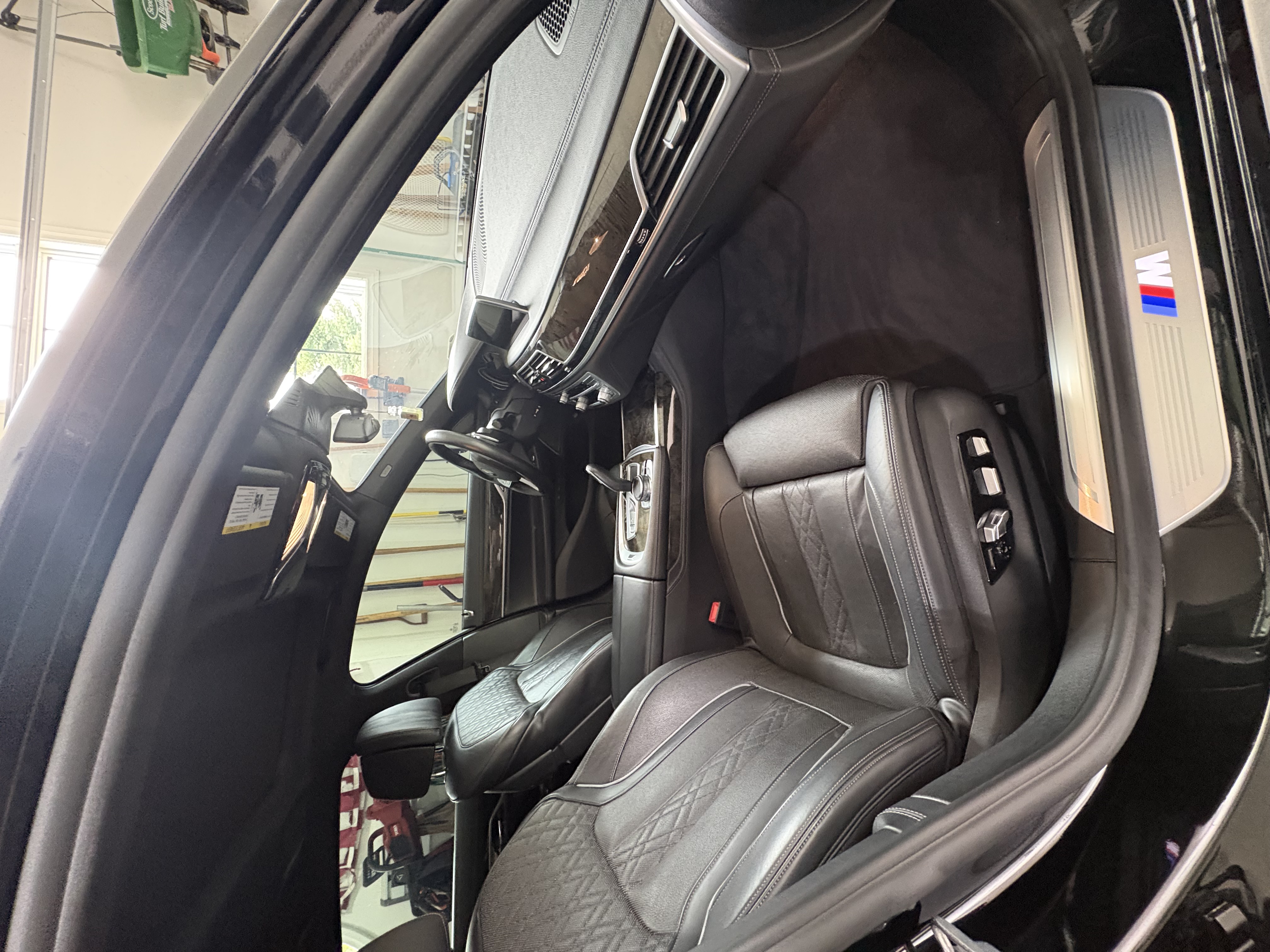 Used 2019 BMW 750i w/ M Sport Package RWD image 5