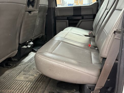 Used 2017 Ford F550 2WD Crew Cab Super Duty image 4