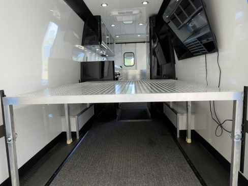 Used 2014 Mercedes-Benz Sprinter 2500 image 18