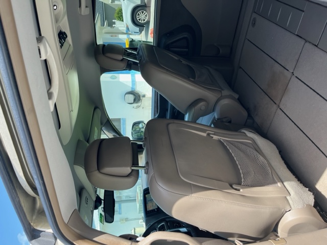 Used 2011 Chrysler Town & Country Touring-L w/ Trailer Tow Group FWD image 11