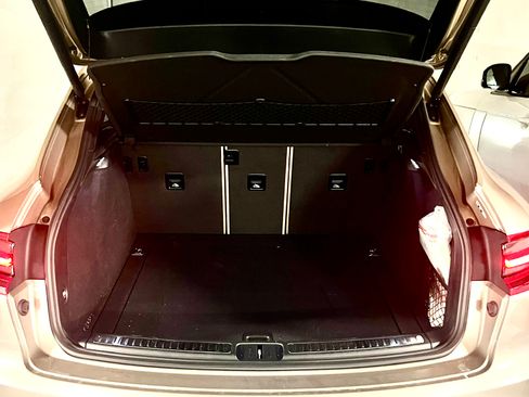 Used 2018 Porsche Macan Sport Edition image 2