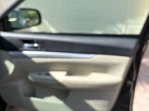 Used 2010 Subaru Outback 2.5i Premium image 21