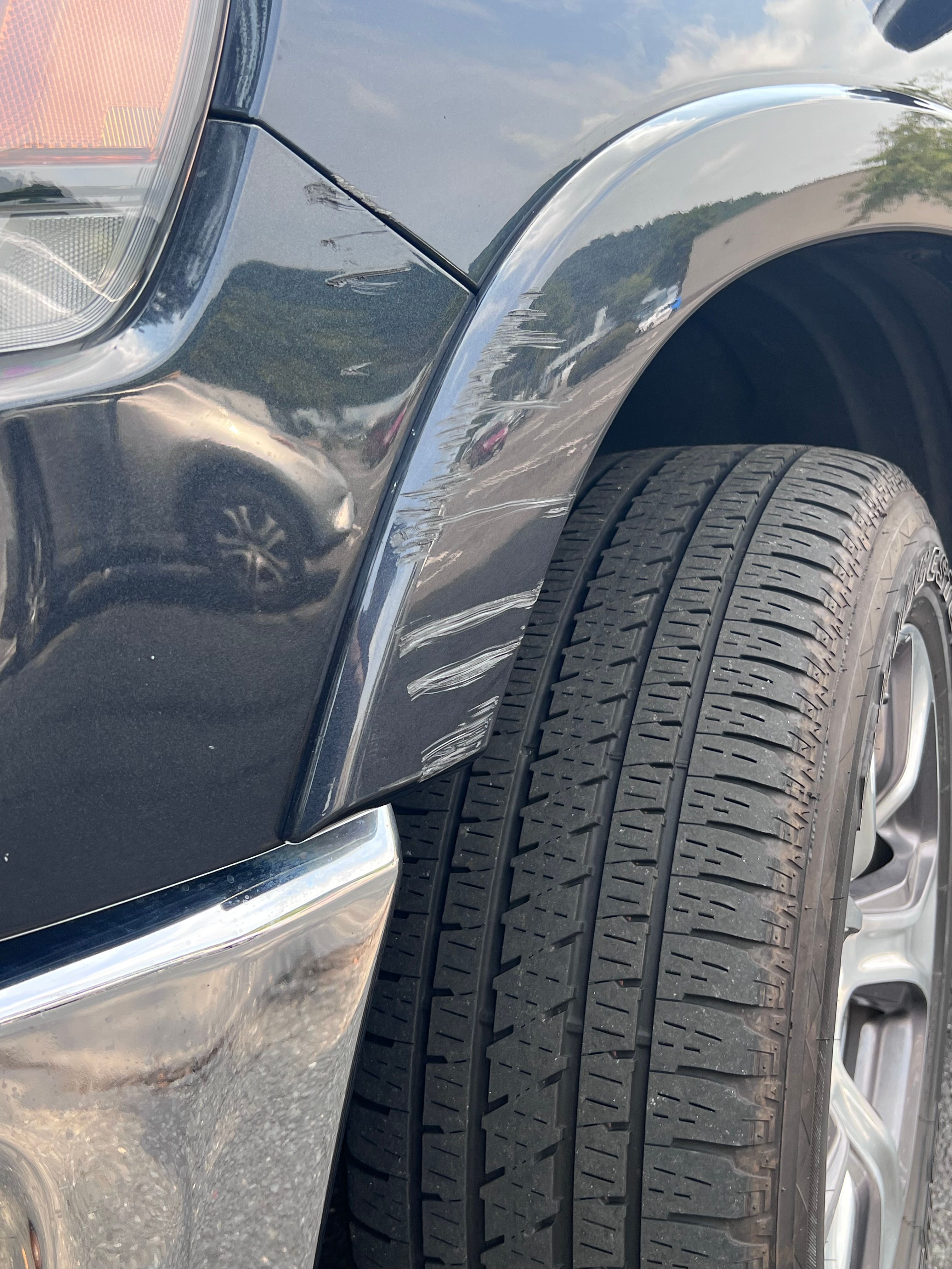 Used 2019 RAM 1500 Laramie AWD/4WD image 17