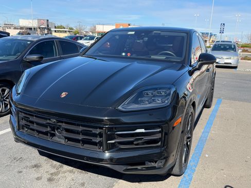 Used 2025 Porsche Cayenne S image 1