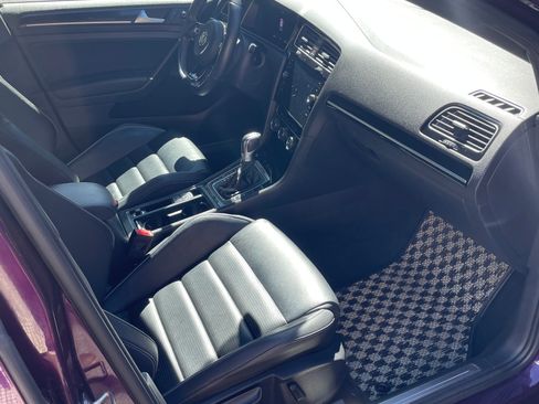 Used 2018 Volkswagen Golf 4-Door image 16