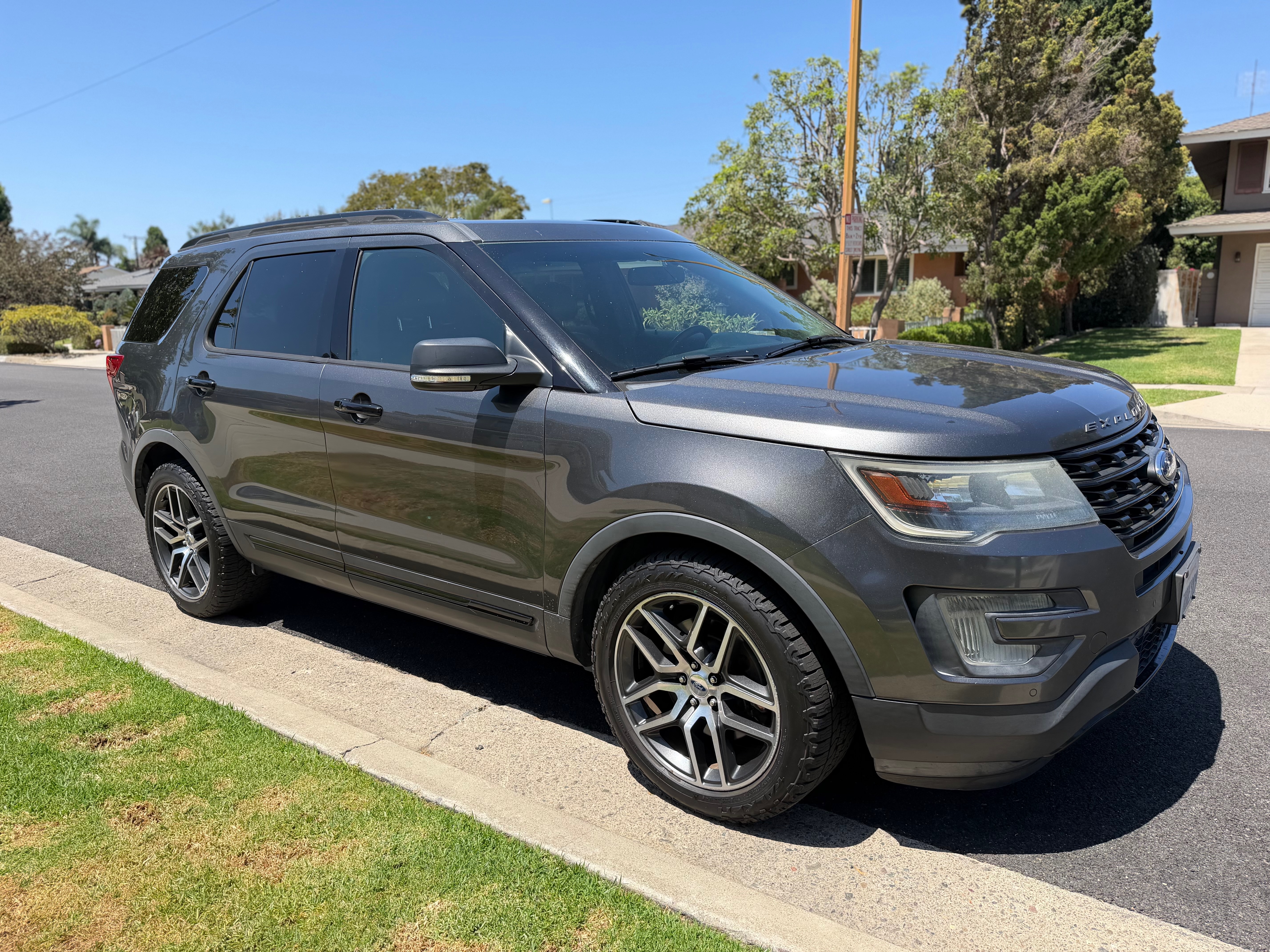 Used 2017 Ford Explorer Sport w/ Equipment Group 401A AWD/4WD image 2