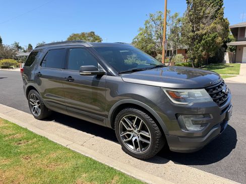Used 2017 Ford Explorer Sport w/ Equipment Group 401A AWD/4WD image 2