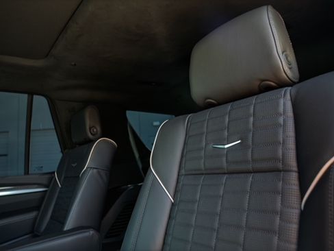 Used 2024 Cadillac Escalade ESV V w/ LPO, ONYX Package AWD/4WD image 6
