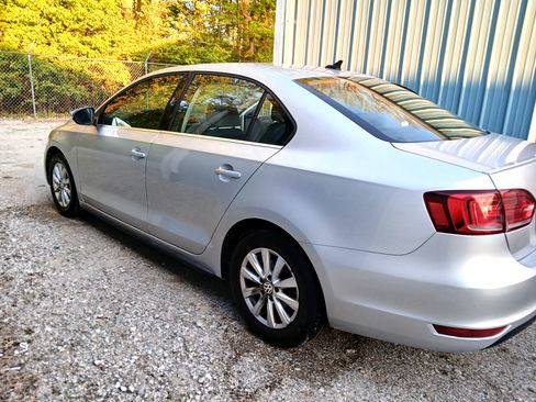 Used 2014 Volkswagen Jetta SE FWD image 2
