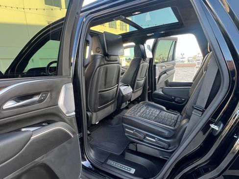 Used 2023 Cadillac Escalade Sport Platinum w/ LPO, ONYX Package AWD/4WD image 15