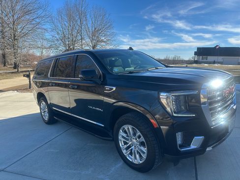 Used 2021 GMC Yukon XL SLT w/ SLT Premium Package image 1