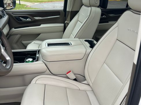 Used 2024 GMC Yukon XL Denali w/ Max Trailering Package image 9