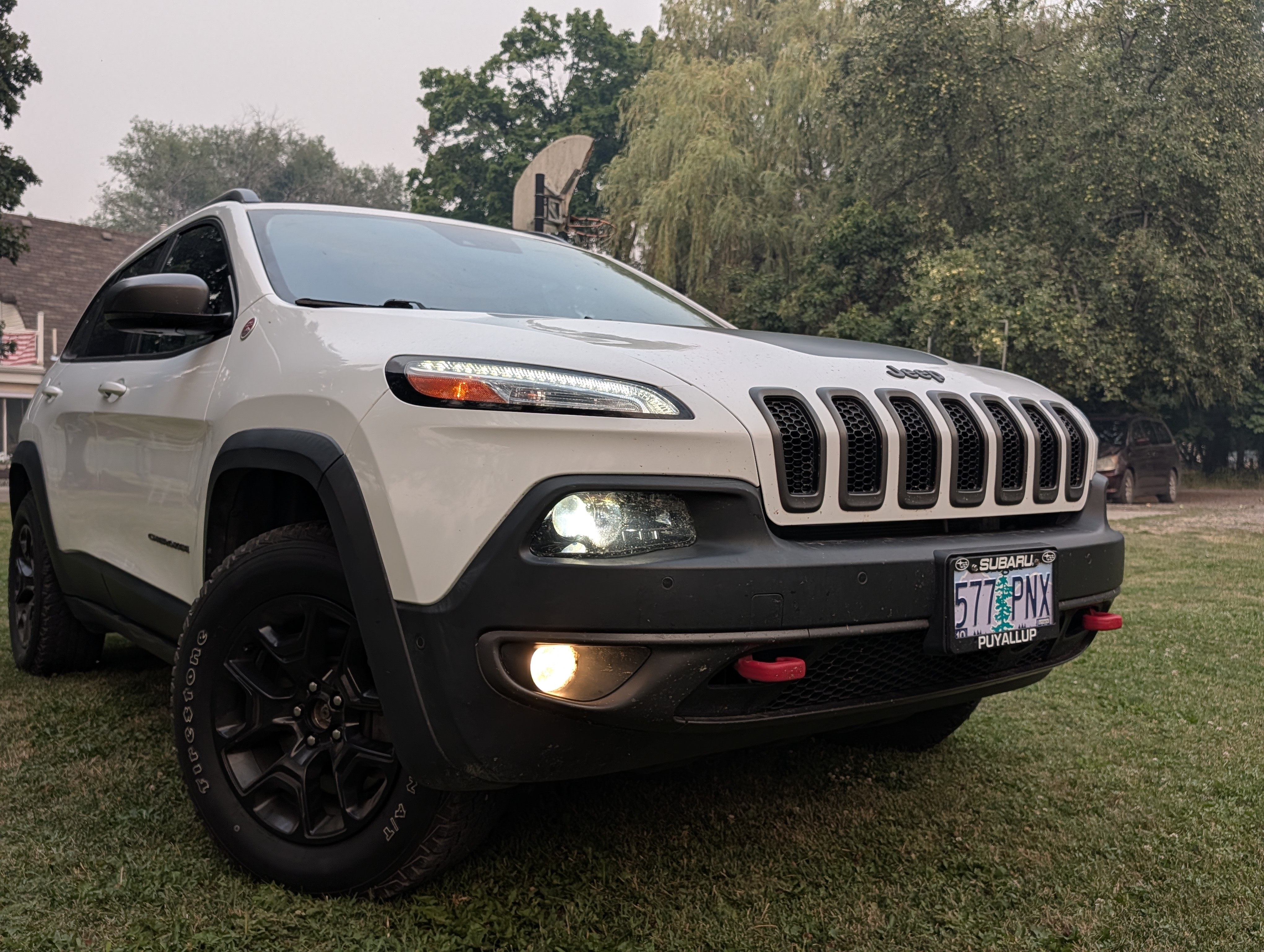Used 2017 Jeep Cherokee Trailhawk AWD/4WD image 17