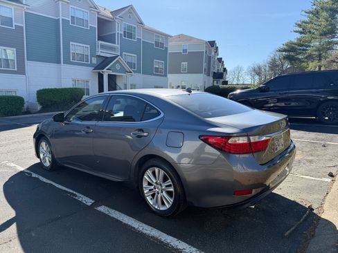 Used 2013 Lexus ES 350 w/ Luxury Pkg image 4