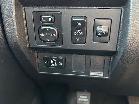 Used 2014 Toyota Tundra SR5 w/ SR5 Upgrade Package RWD image 22