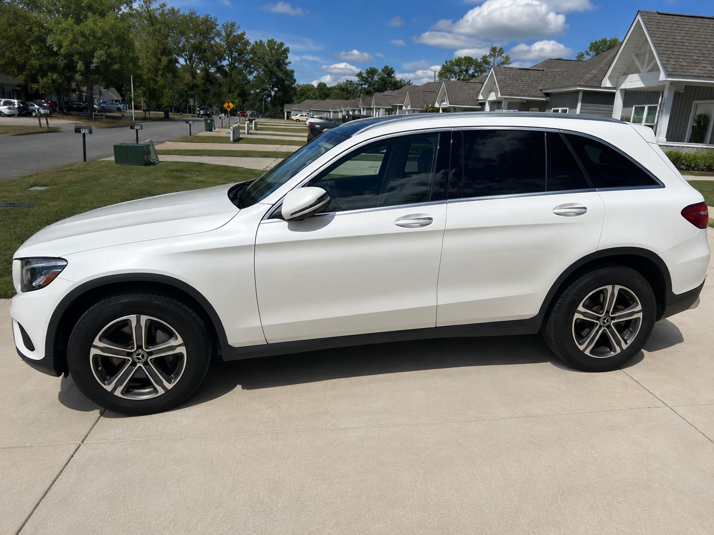 Used 2017 Mercedes-Benz GLC 300 4MATIC image 4
