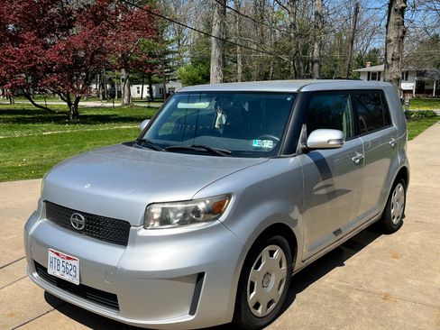 Used 2008 Scion xB image 1