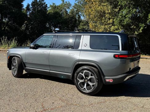Used 2023 Rivian R1S Adventure image 8