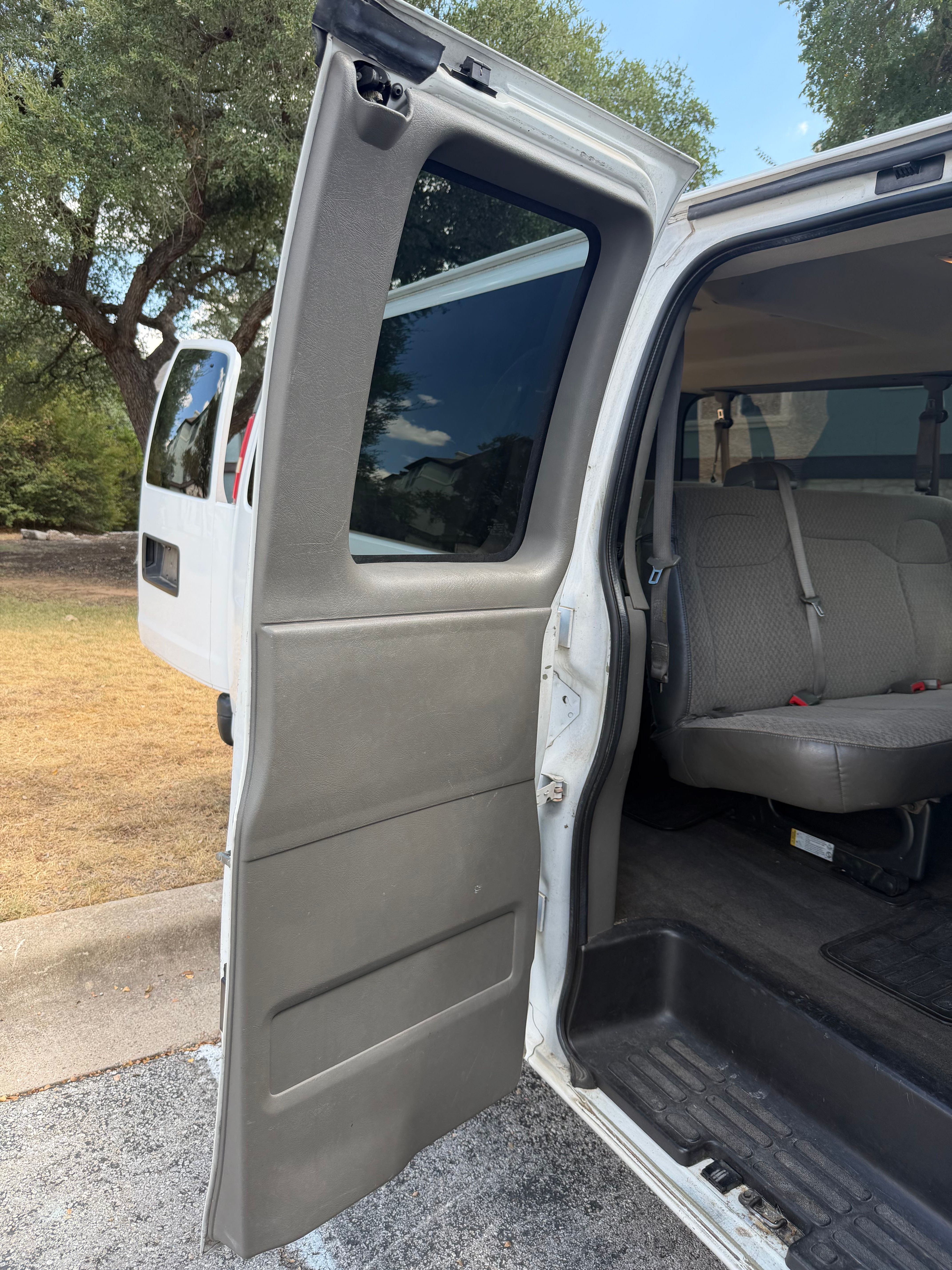 Used 2016 Chevrolet Express 3500 LT w/ LT Preferred Equipment Group RWD image 9