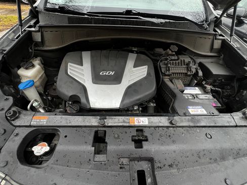 Used 2017 Hyundai Santa Fe Limited w/ Cargo Package image 13