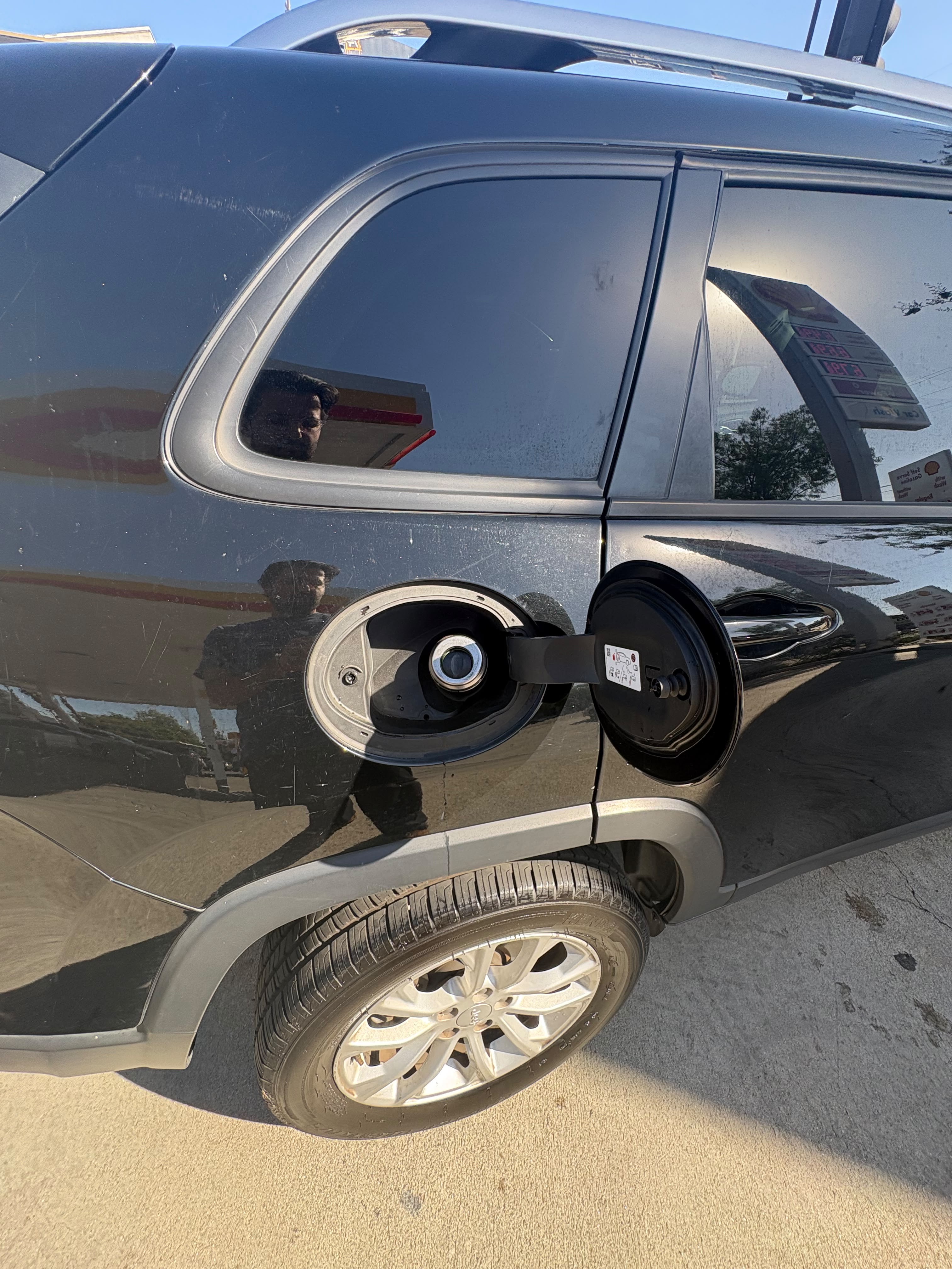 Used 2020 Jeep Cherokee Latitude FWD image 9