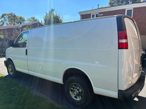 Used 2017 Chevrolet Express 2500 image 6