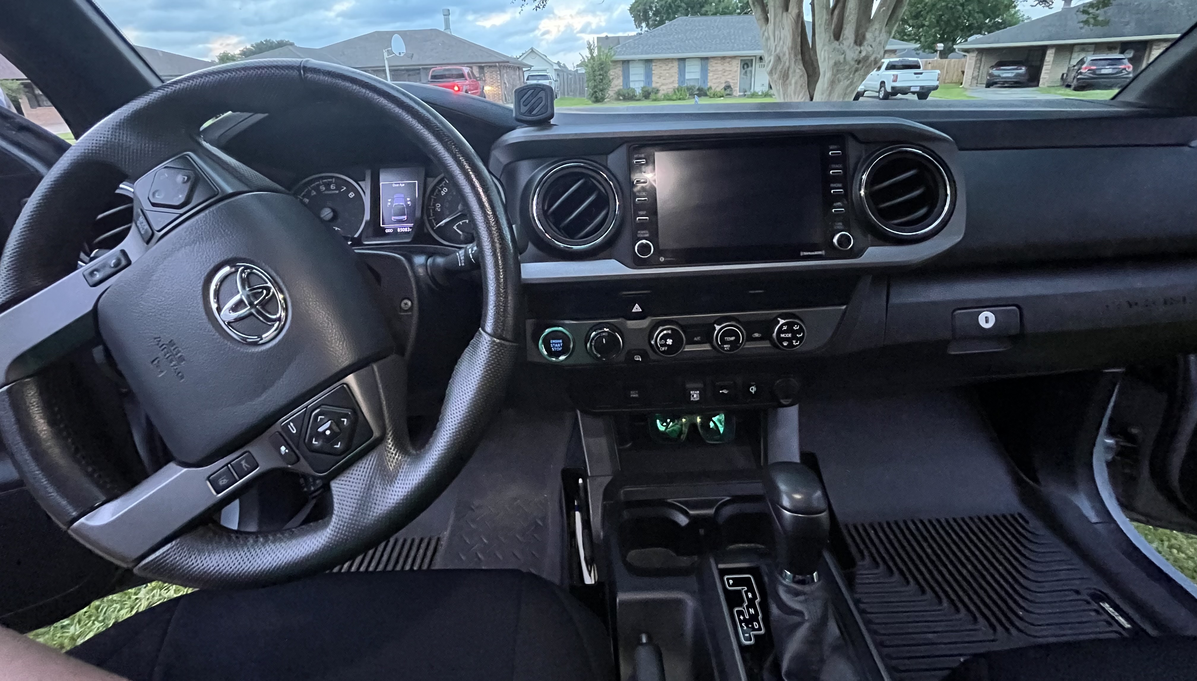 Used 2020 Toyota Tacoma TRD Off-Road AWD/4WD image 12
