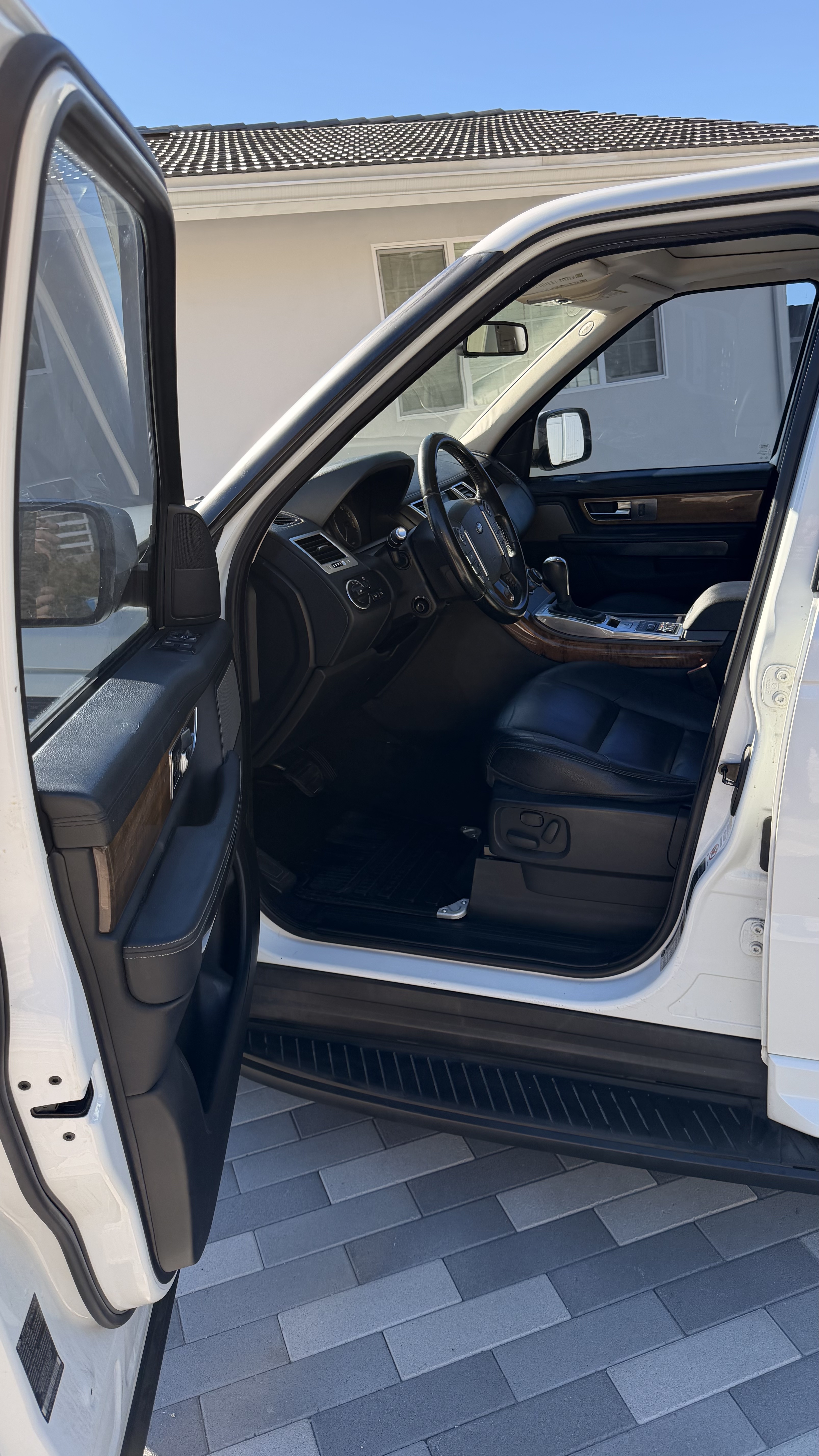 Used 2012 Land Rover Range Rover Sport HSE AWD/4WD image 8