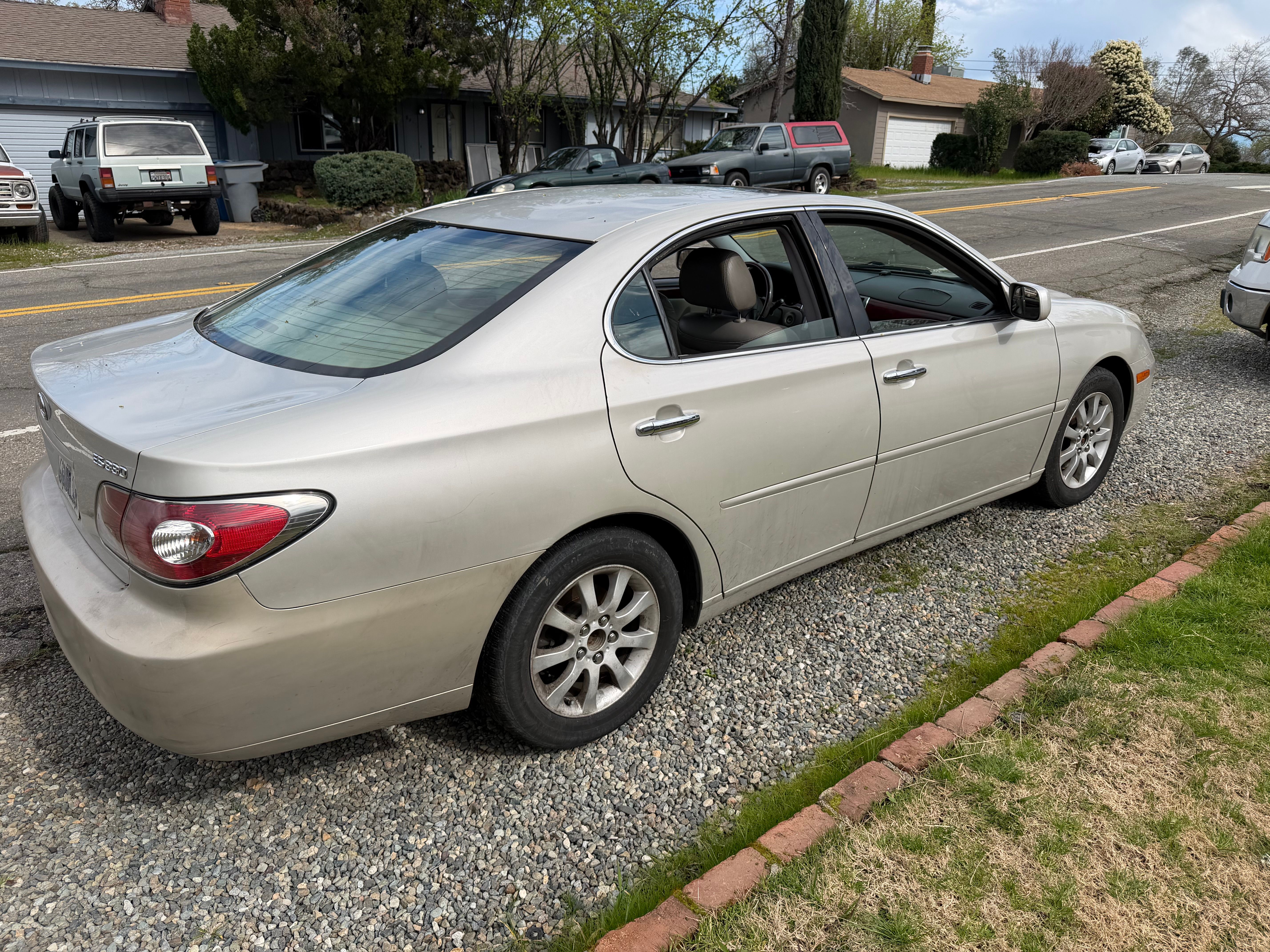 Used 2004 Lexus ES 330 FWD image 2