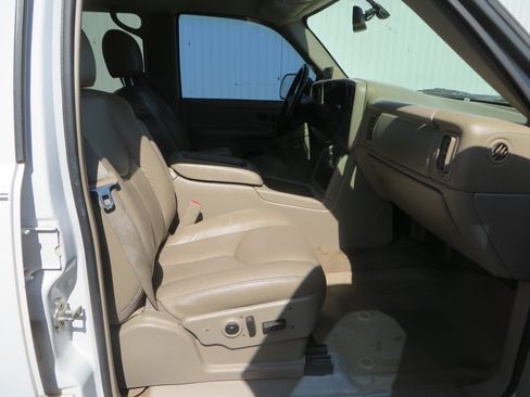 Used 2005 Chevrolet Silverado 2500 LT w/ Heavy-Duty Power Package AWD/4WD image 25