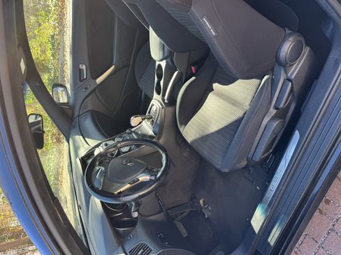 Used 2013 Hyundai Genesis 2.0T image 8