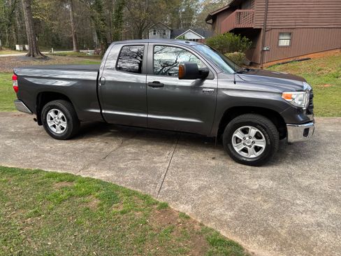 Used 2015 Toyota Tundra SR5 w/ SR5 Upgrade Package image 2