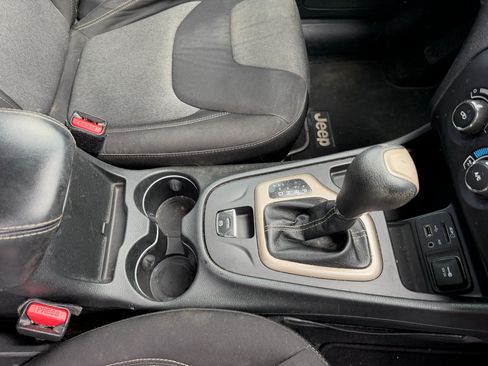 Used 2014 Jeep Cherokee Sport FWD image 19