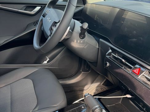 Used 2025 Kia Niro EX image 6