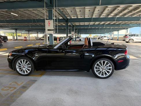 Used 2018 FIAT 124 Spider Lusso w/ Convenience Group RWD image 1