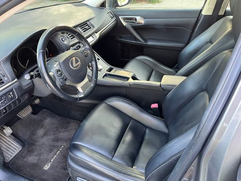 Used 2015 Lexus CT 200h 200h Hatchback 4D image 2