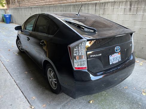 Used 2010 Toyota Prius Five image 1