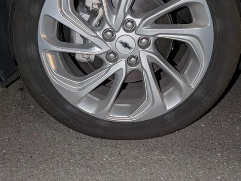 Used 2023 Chevrolet Bolt EUV LT image 18