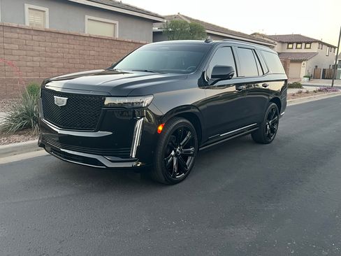 Used 2022 Cadillac Escalade Sport Platinum w/ LPO, ONYX Package AWD/4WD image 2