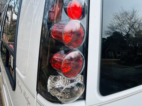 Used 2002 Chevrolet Express 1500 w/ LS Preferred Equipment Group image 9