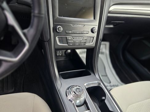 Used 2020 Ford Fusion SE w/ Equipment Group 151A image 8