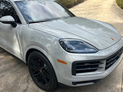 Used 2025 Porsche Cayenne S image 2